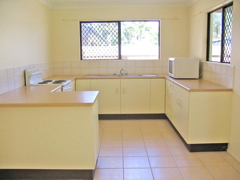 35 Violet Crescent, Rasmussen QLD 4815