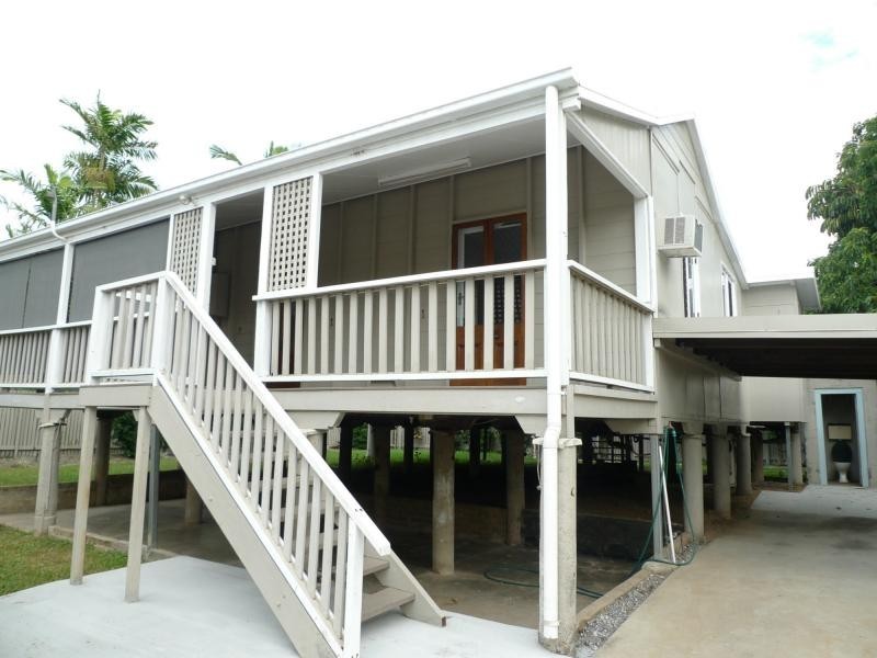 28B Roberts Street, Hermit Park QLD 4812