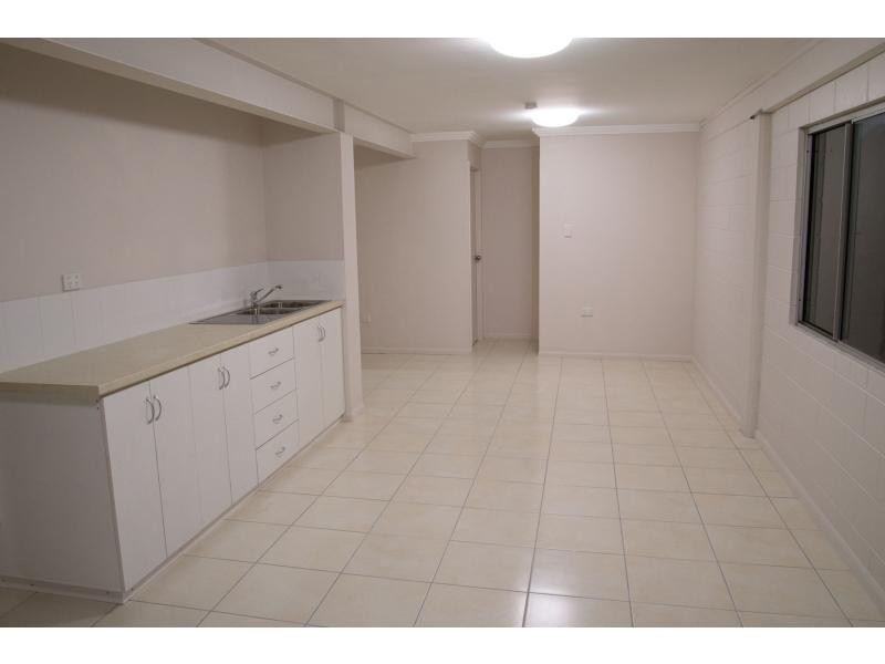 8 Rebecca Court, Rasmussen QLD 4815