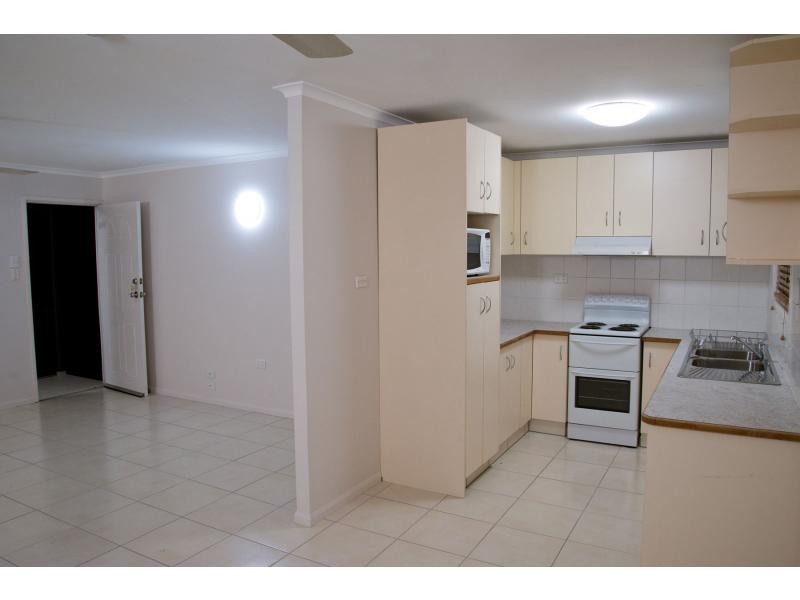 8 Rebecca Court, Rasmussen QLD 4815