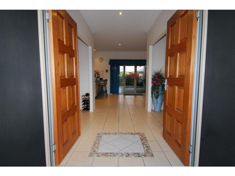 85 River Boulevard, Fairfield Waters, Idalia QLD 4811