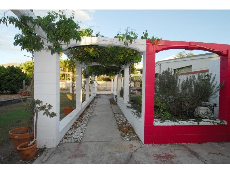 23 McKinley Street, North Ward QLD 4810