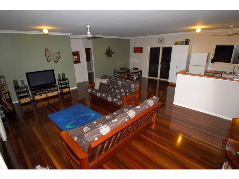 11 Pacific Avenue, Bushland Beach QLD 4818