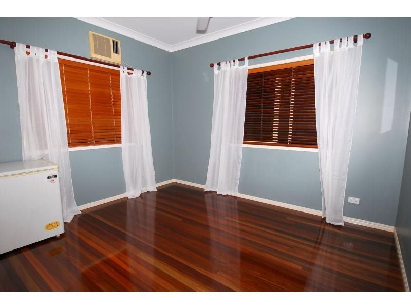 11 Pacific Avenue, Bushland Beach QLD 4818