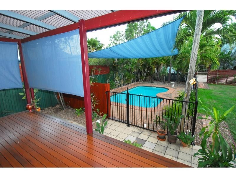 11 Pacific Avenue, Bushland Beach QLD 4818