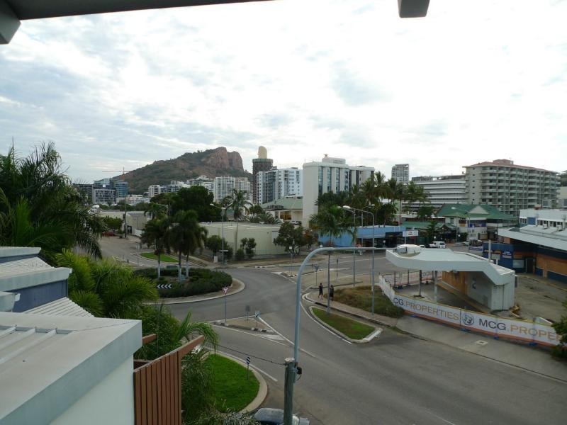 13/33-35 McIllwraith Street, South Townsville QLD 4810