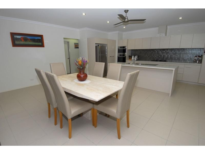 18 Beach Oak Drive, Sanctum Estate, Mount Low QLD 4818