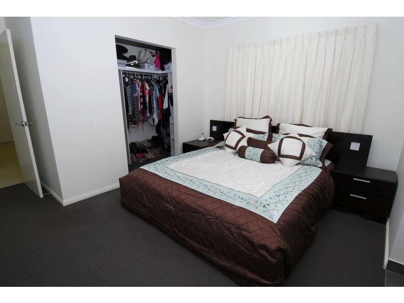 18 Beach Oak Drive, Sanctum Estate, Mount Low QLD 4818