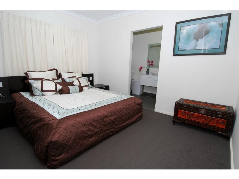 18 Beach Oak Drive, Sanctum Estate, Mount Low QLD 4818