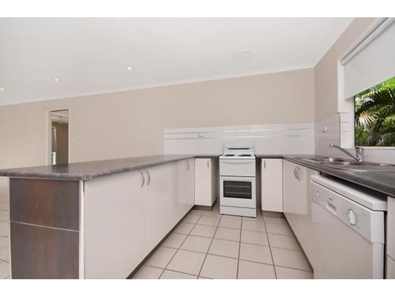 1/27 Harold Street, West End QLD 4810