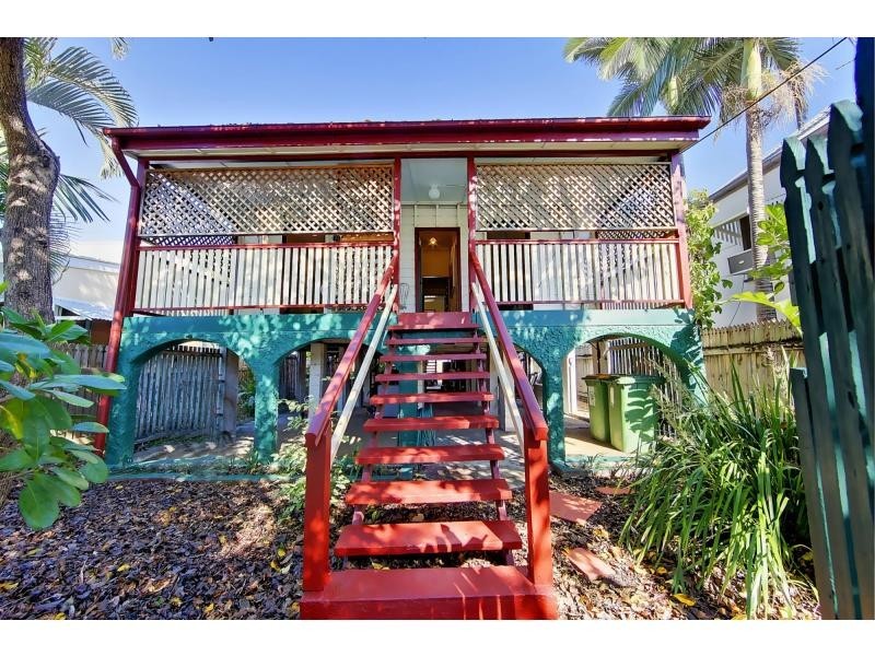 42 Railway Avenue, Railway Estate QLD 4810