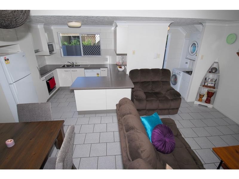 Unit 2/46 Grosvenor Street, Pimlico QLD 4812