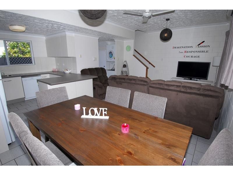 Unit 2/46 Grosvenor Street, Pimlico QLD 4812