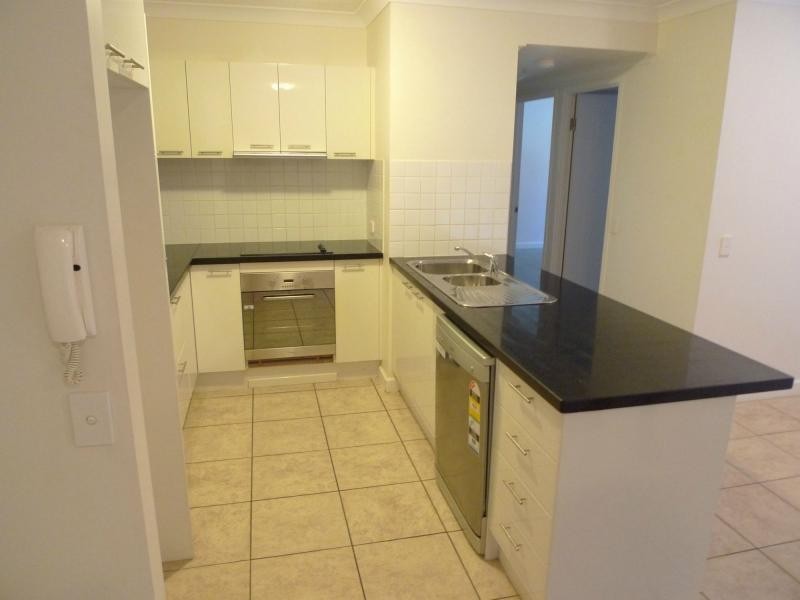 100 Ninth Avenue, Railway Estate QLD 4810