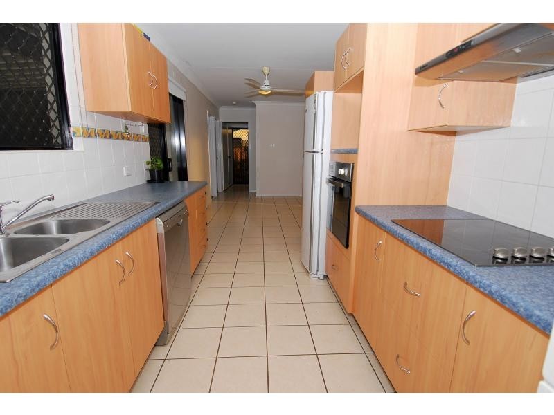 234 Pinnacle Drive, Rasmussen QLD 4815