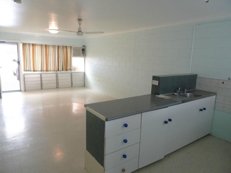 2/23 Carmody Street, Hermit Park QLD 4812