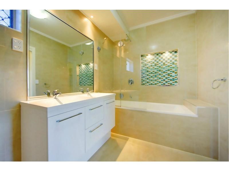 197 Upper Miles Avenue, Kelso QLD 4815