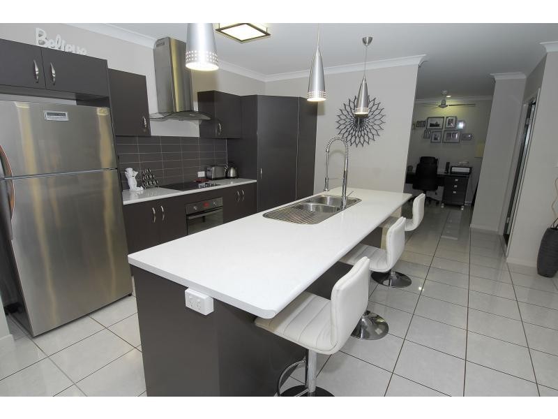 21 Mariala Court, Bushland Beach QLD 4818