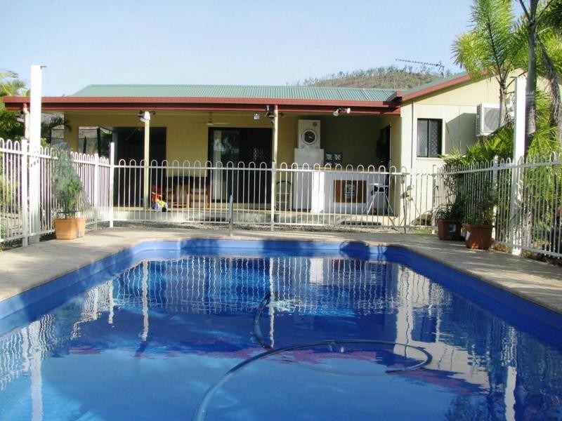 21 Crestbrook Drive, Mount Louisa QLD 4814