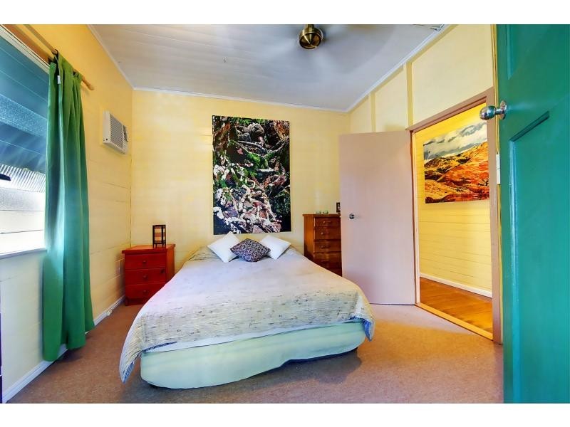 42 Railway Avenue, Railway Estate QLD 4810