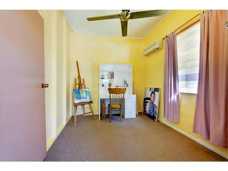 42 Railway Avenue, Railway Estate QLD 4810