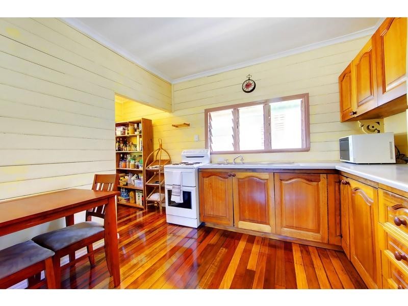 42 Railway Avenue, Railway Estate QLD 4810