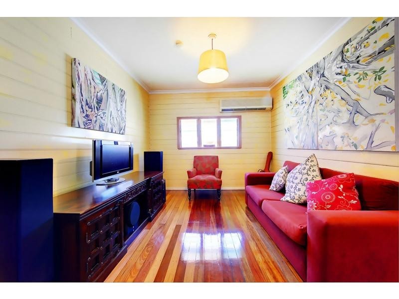 42 Railway Avenue, Railway Estate QLD 4810