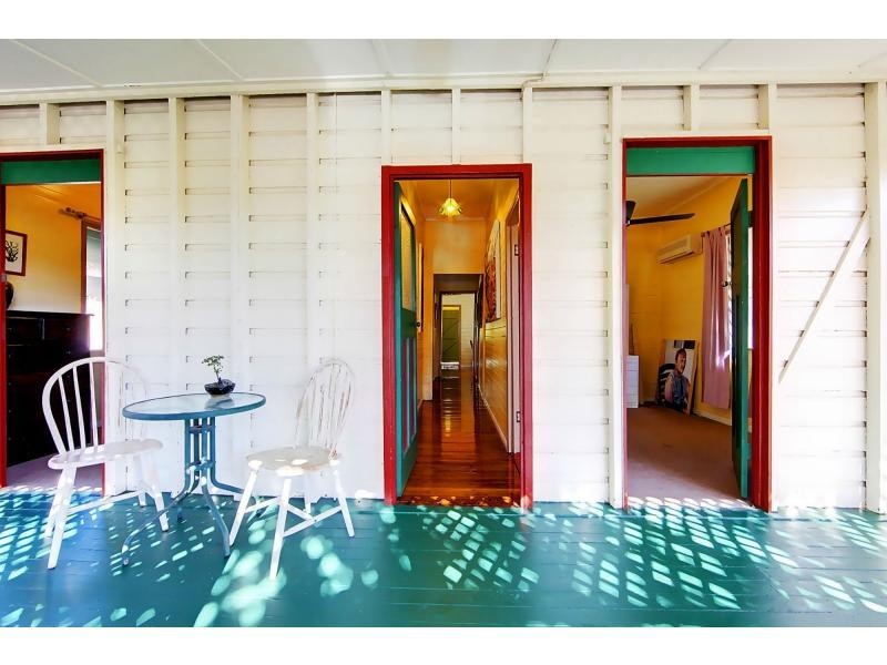 42 Railway Avenue, Railway Estate QLD 4810