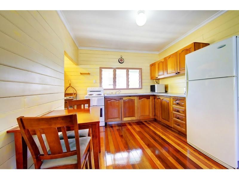 42 Railway Avenue, Railway Estate QLD 4810