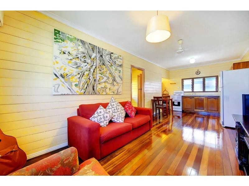 42 Railway Avenue, Railway Estate QLD 4810