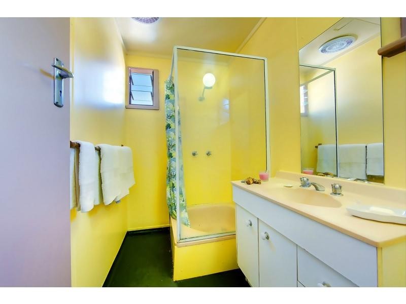 42 Railway Avenue, Railway Estate QLD 4810