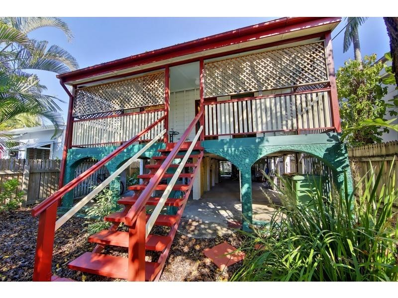 42 Railway Avenue, Railway Estate QLD 4810