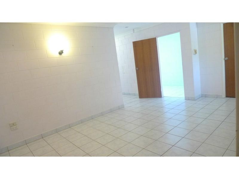 2/11 Hughes Street, Hermit Park QLD 4812