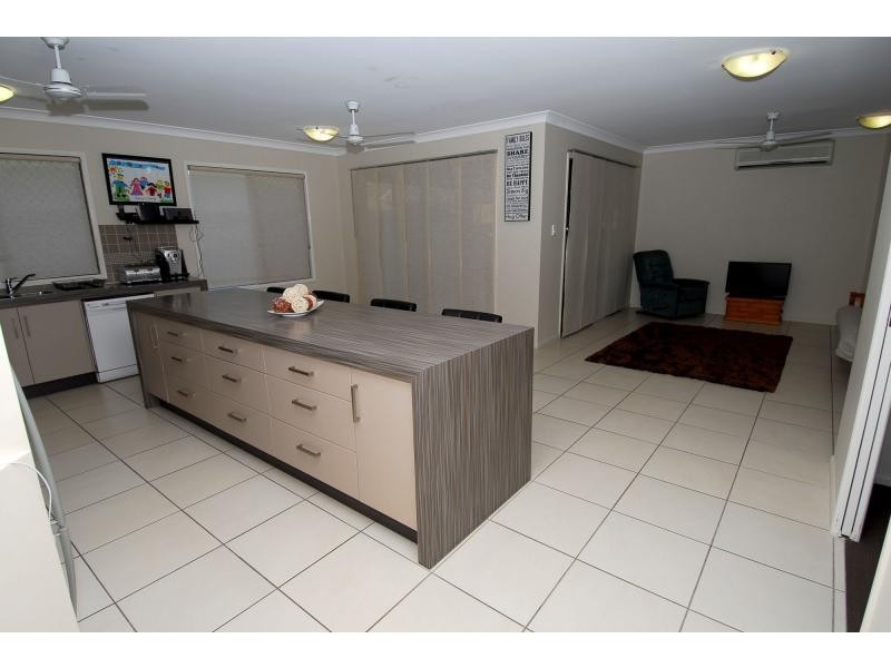 11 Hempel Street, Bushland Beach QLD 4818