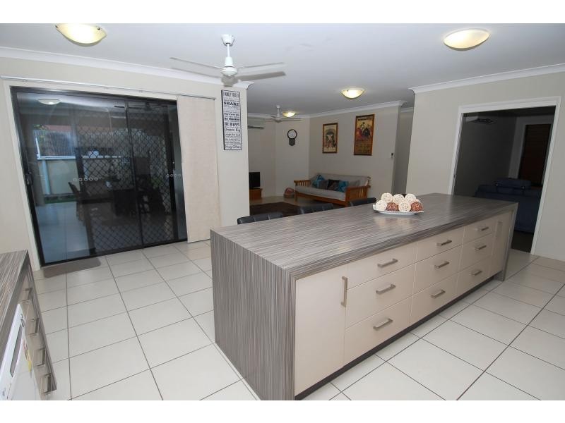 11 Hempel Street, Bushland Beach QLD 4818