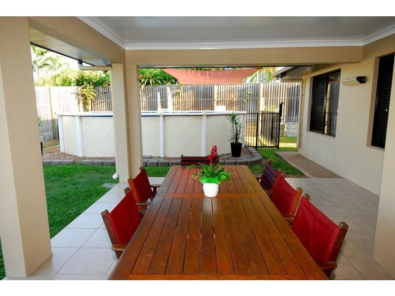 11 Hempel Street, Bushland Beach QLD 4818