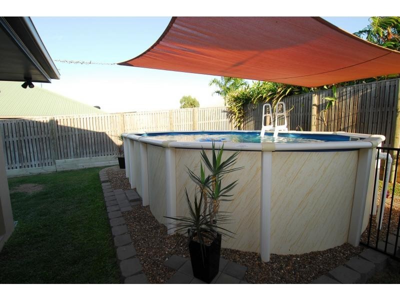 11 Hempel Street, Bushland Beach QLD 4818