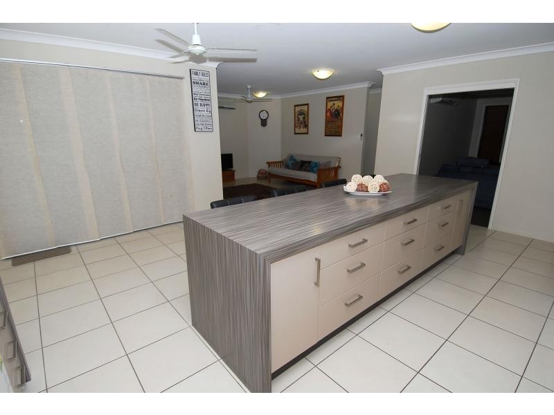 11 Hempel Street, Bushland Beach QLD 4818