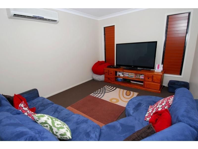 11 Hempel Street, Bushland Beach QLD 4818