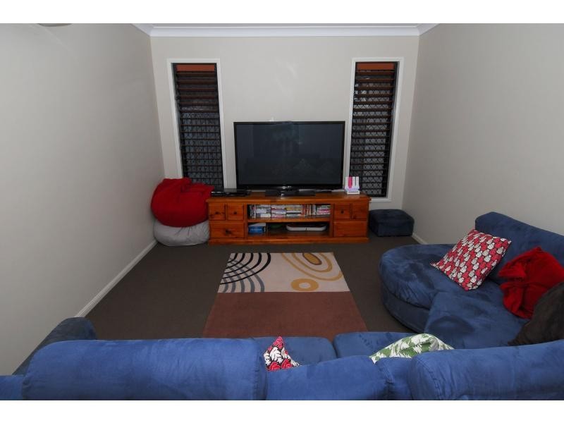 11 Hempel Street, Bushland Beach QLD 4818