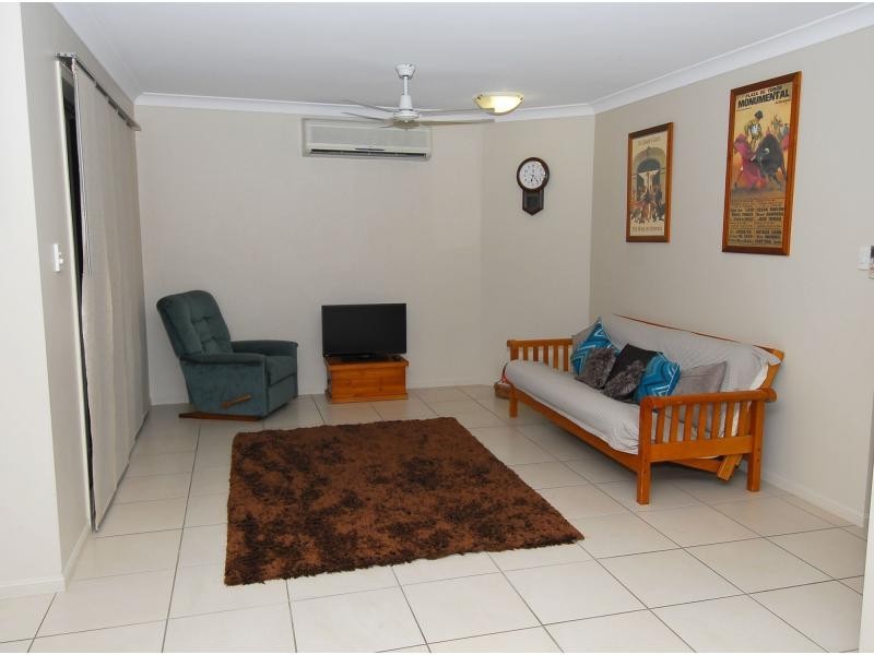 11 Hempel Street, Bushland Beach QLD 4818