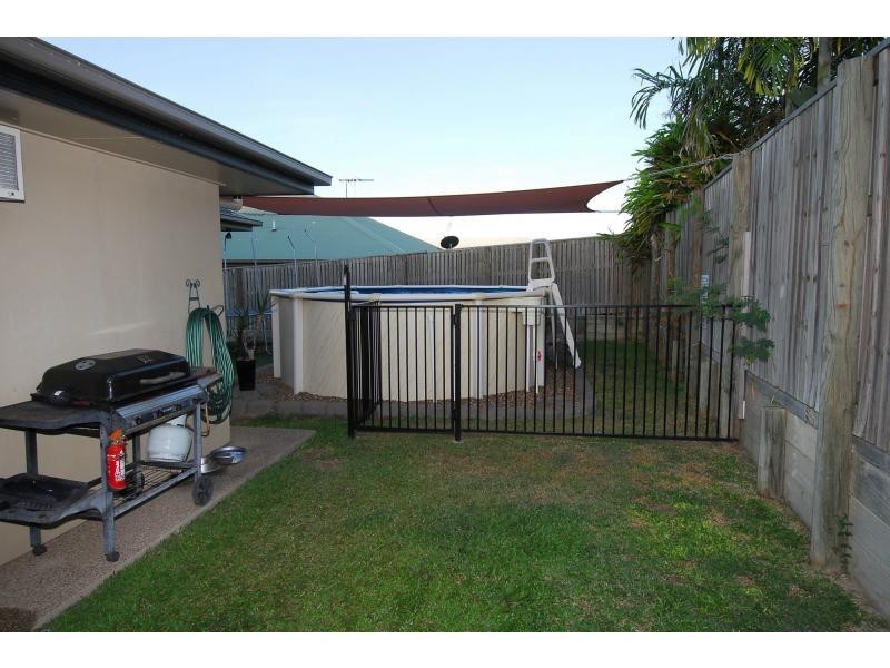 11 Hempel Street, Bushland Beach QLD 4818