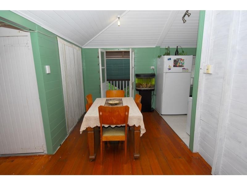10 Fraire Street, Hermit Park QLD 4812