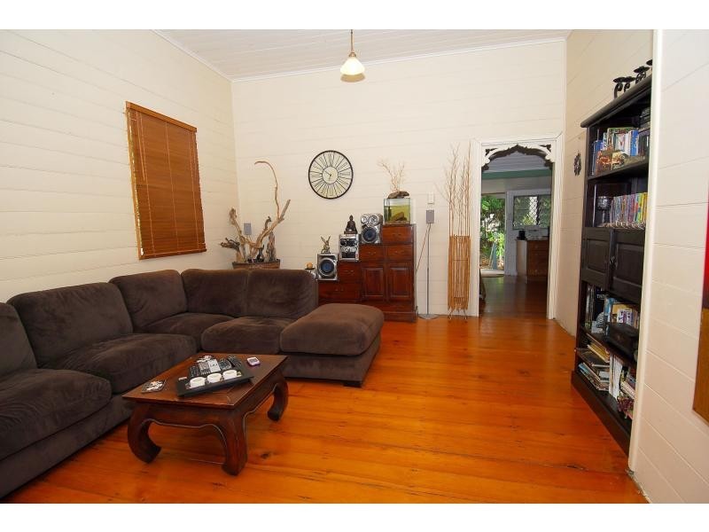 10 Fraire Street, Hermit Park QLD 4812