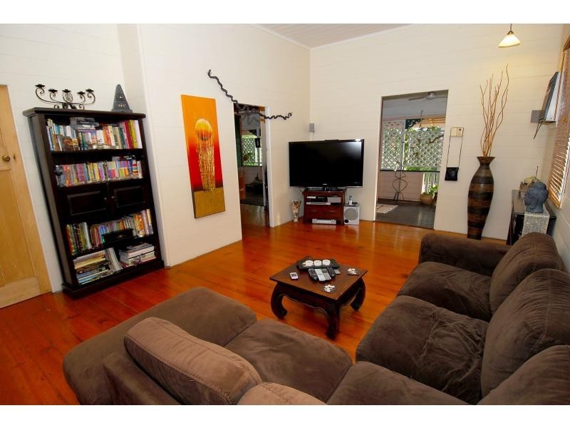 10 Fraire Street, Hermit Park QLD 4812
