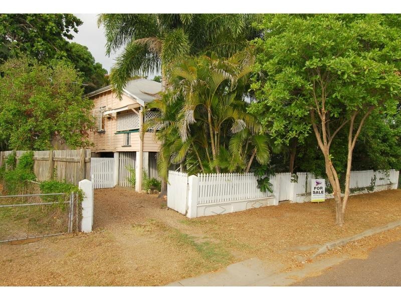 10 Fraire Street, Hermit Park QLD 4812