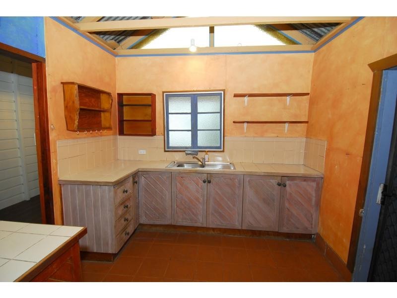 14 Maryvale Street, West End QLD 4810