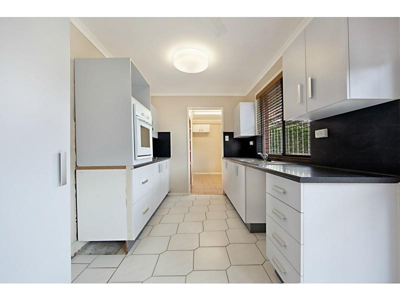 9 High Vista Drive, Mount Louisa QLD 4814