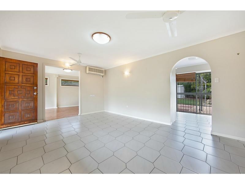 9 High Vista Drive, Mount Louisa QLD 4814