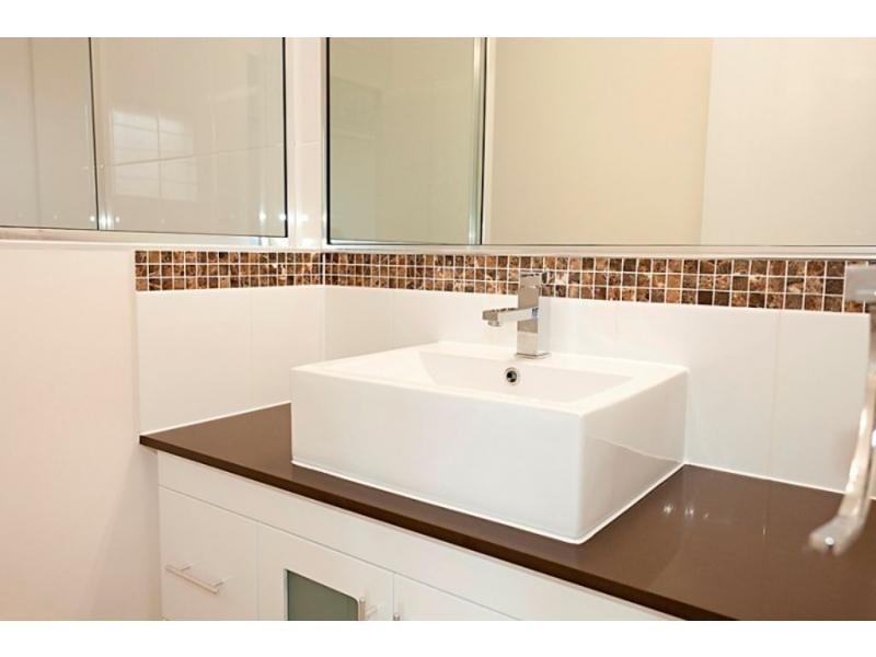 2/21 The Avenue, Hermit Park QLD 4812